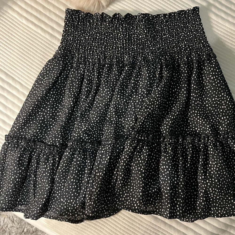 NWOT black and white skirt